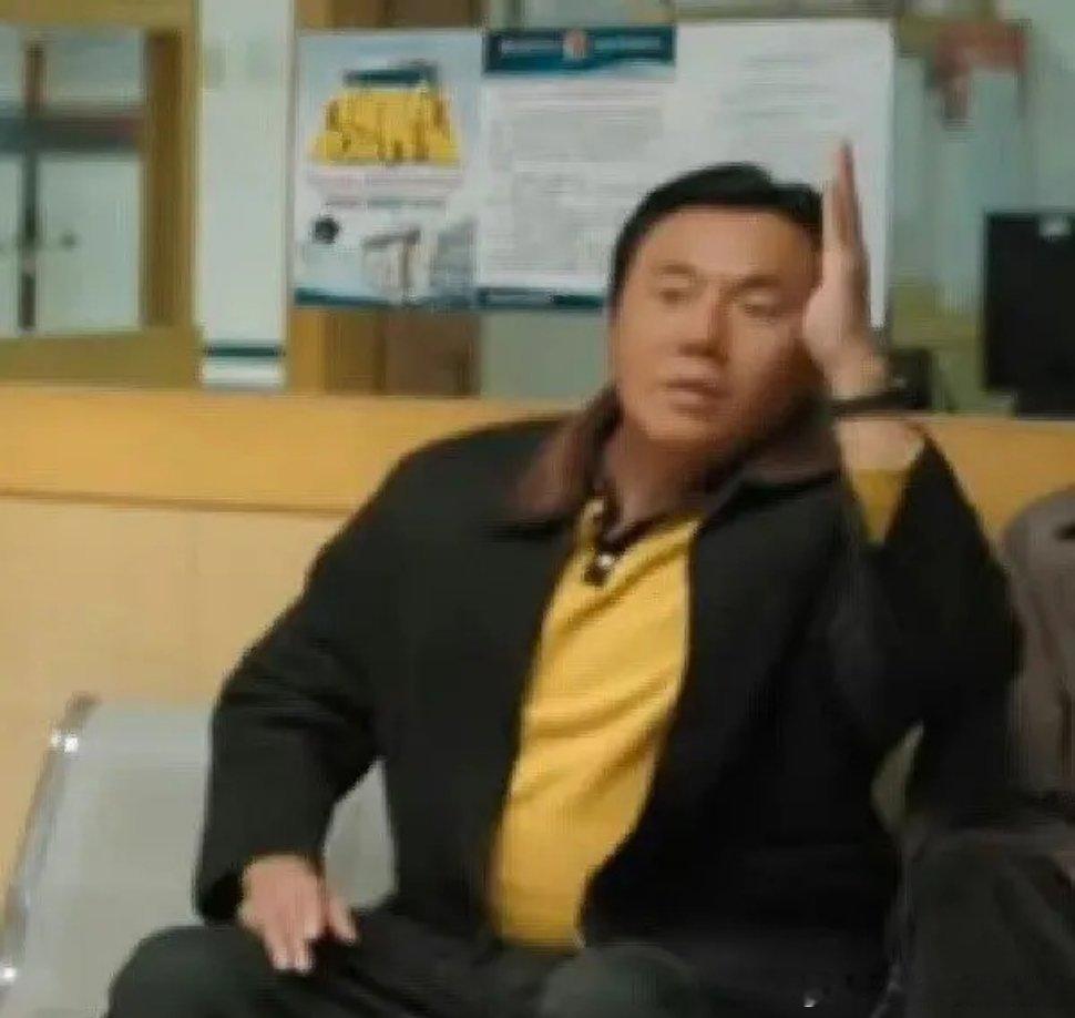 秦昊在警察局是最乖的孩子，一定会举手发言 ​​​