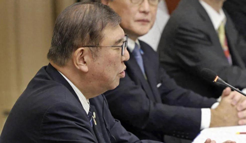 倒是有一个改善关系的办法，中国不是足球差吗？这个不要紧，日本可以出教练，出钱让有
