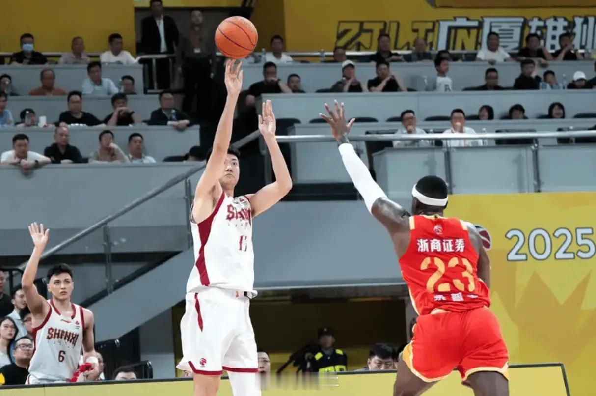 山西以下克上，客场险胜广厦，总比分1比0领先！广厦男篮vs山西男篮cba季后赛