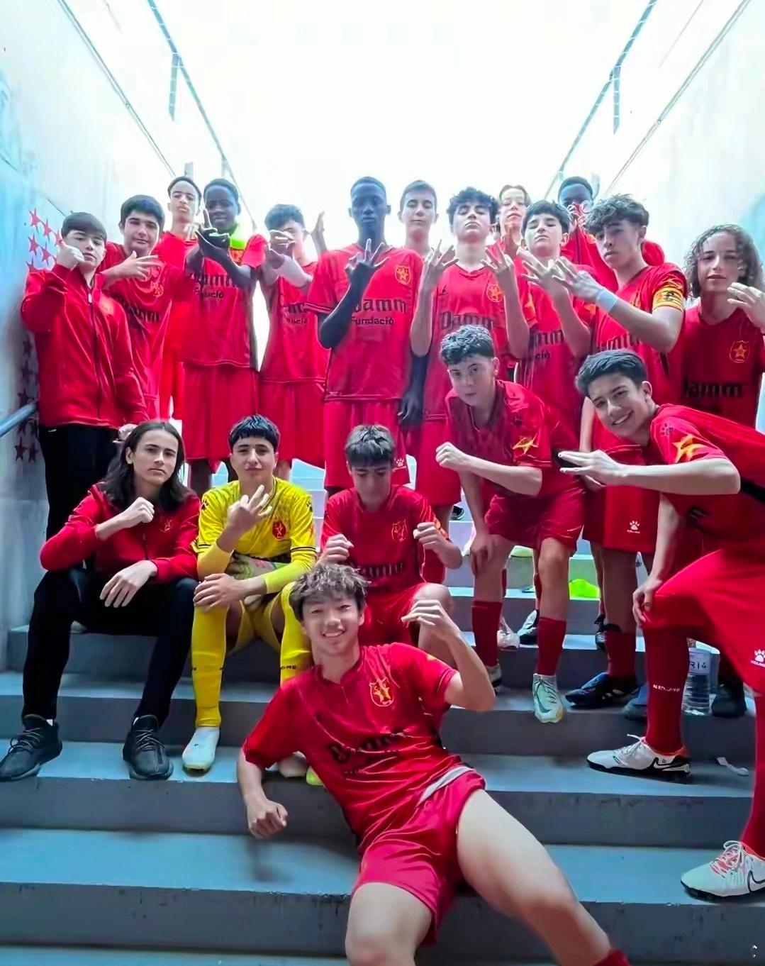 李昊炎加盟巴萨太励志！14岁中国少年征服巴萨！李昊炎正式加盟巴萨U15，拉玛西亚