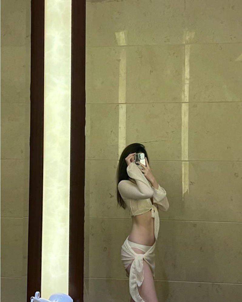 女人腿好看 成功了一半 经常晒晒腿 顺风又顺水 . ​​​