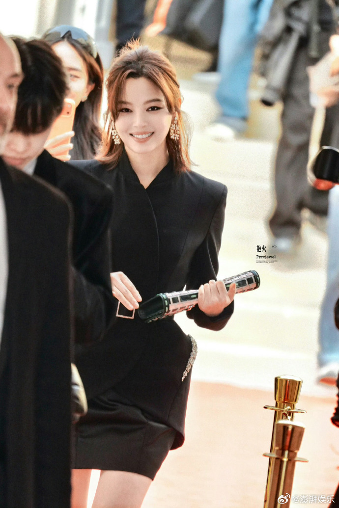 辛芷蕾 多邻国被全网喊“妈妈打卡”的辛芷蕾，把多邻国玩成逆袭神器，赶机候场都在闯