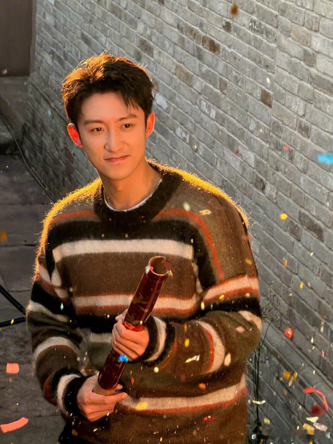 电视剧岁月有情时黄景瑜张小满 预约超90万，爱奇艺期待榜总榜第一。今天林臻东，初