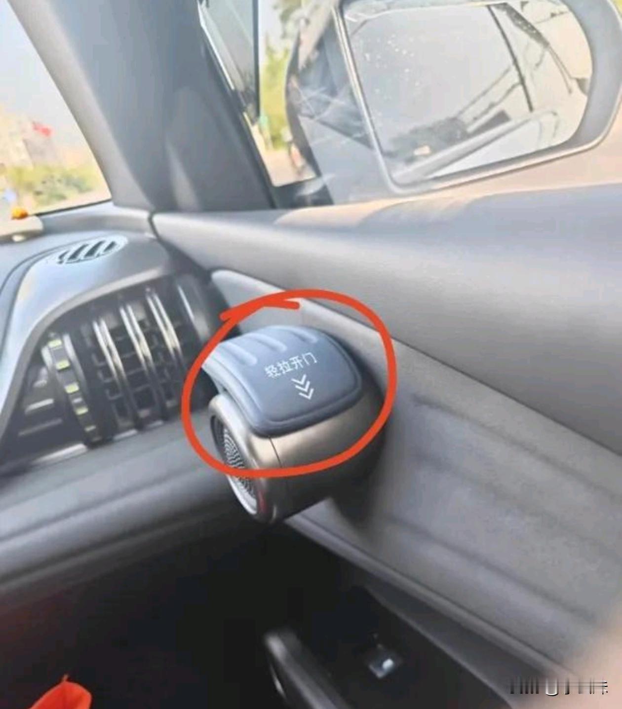 有没有跟我一样第一次打到这个车，不知道咋开门在网上搜教学的[捂脸]