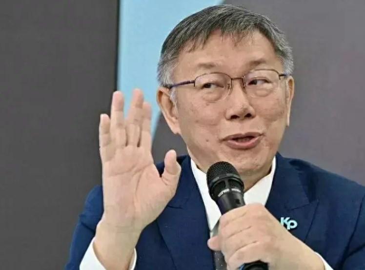 民调暴跌柯文哲着急了，模仿蔡英文路线，抢攻绿色选票。目前柯文哲民意支持率跌破20