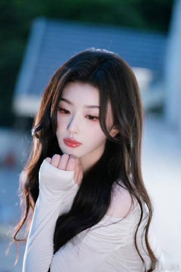 孔雪儿演员爱豆不偏科孔雪儿workit甜酷女团风首秀 看！孔雪儿的舞台魅力无法抵