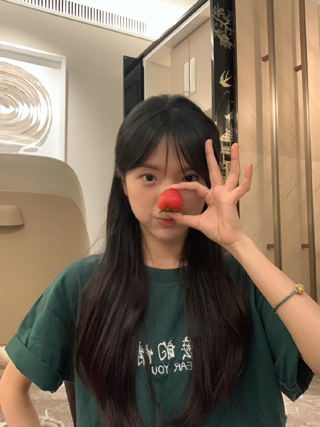 早起就看到我们妹宝微博发照片啦