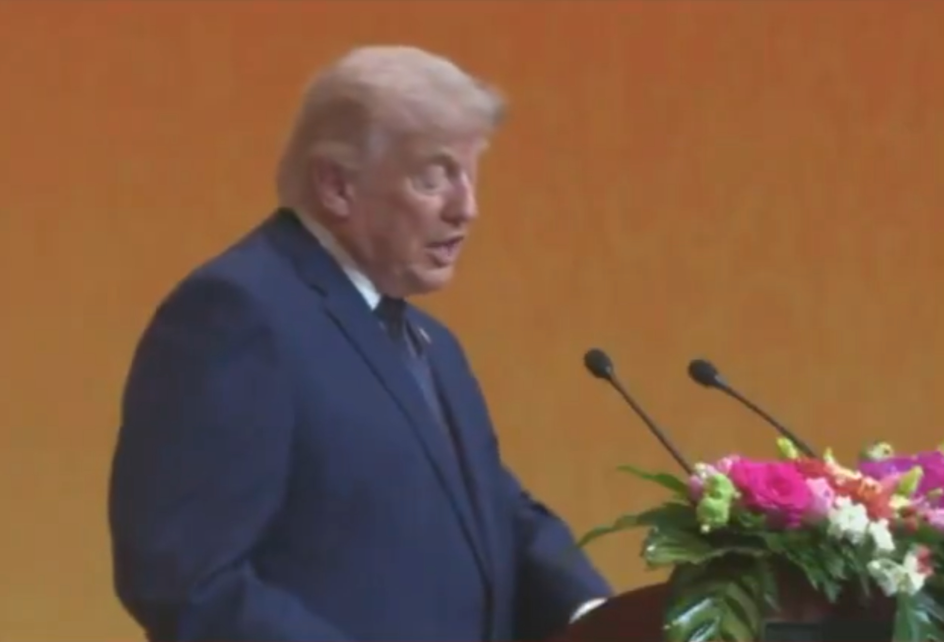 🔻特朗普：“几个世纪以来，这种相互尊重逐渐演变成一种关系，体现了我们两国人民的