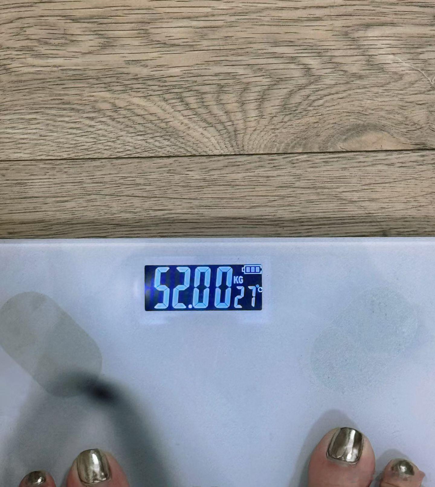 520，女朋友朋友圈520限定惊喜这沉甸甸的爱意啥意思？关键看不懂表情啥意思？