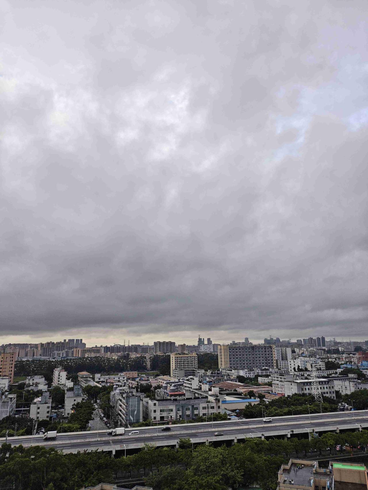 我的今日状态：😁轻松愉快
我这里的天气：☁️阴天：深圳今日阴天，气温24度到3