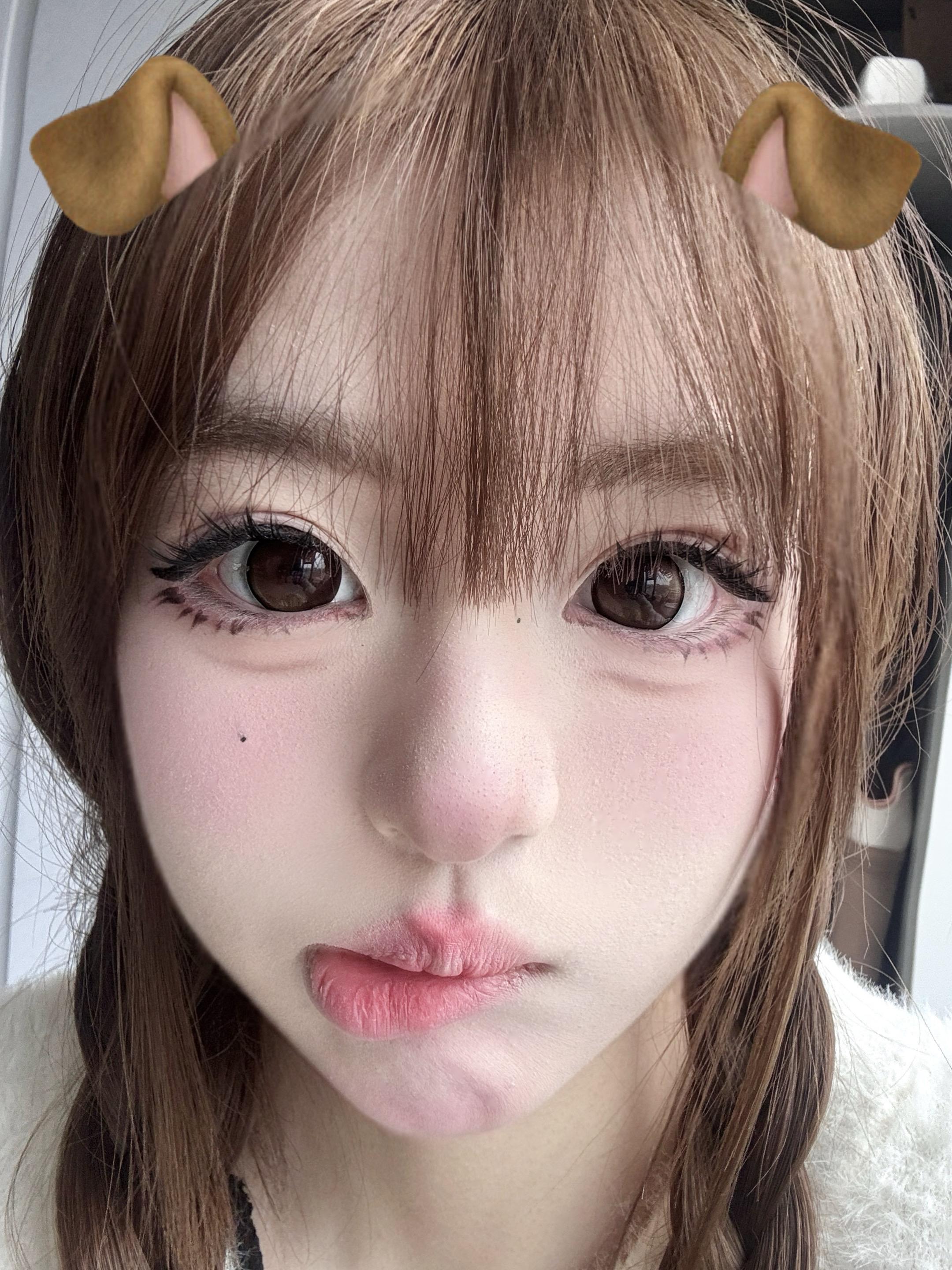 喜欢小猫还是我呀=￣ω￣=