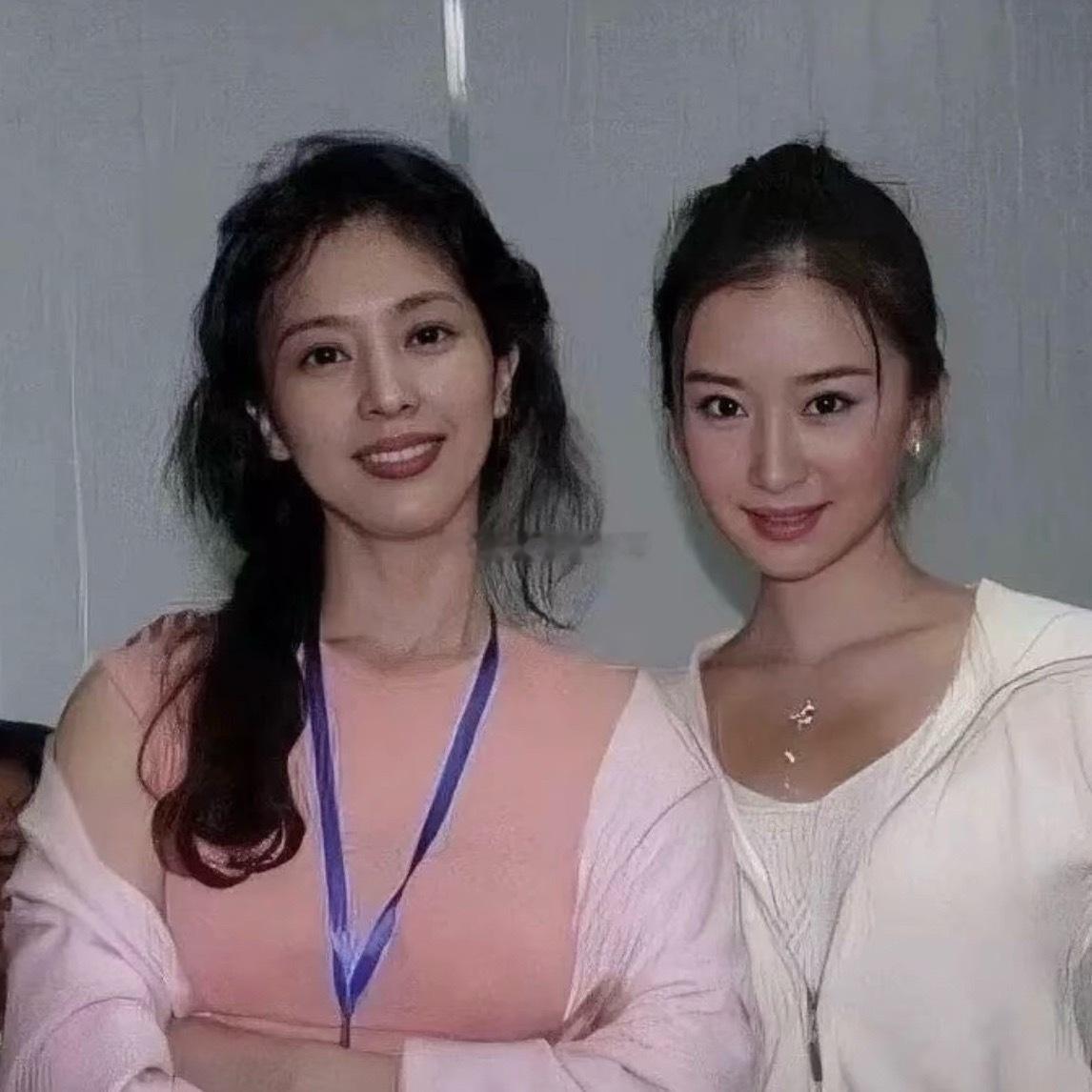 刘晓莉完美诠释了什么叫岁月从不败美人，刘亦菲和妈妈都是超级漂亮的大美女啊 ​​​