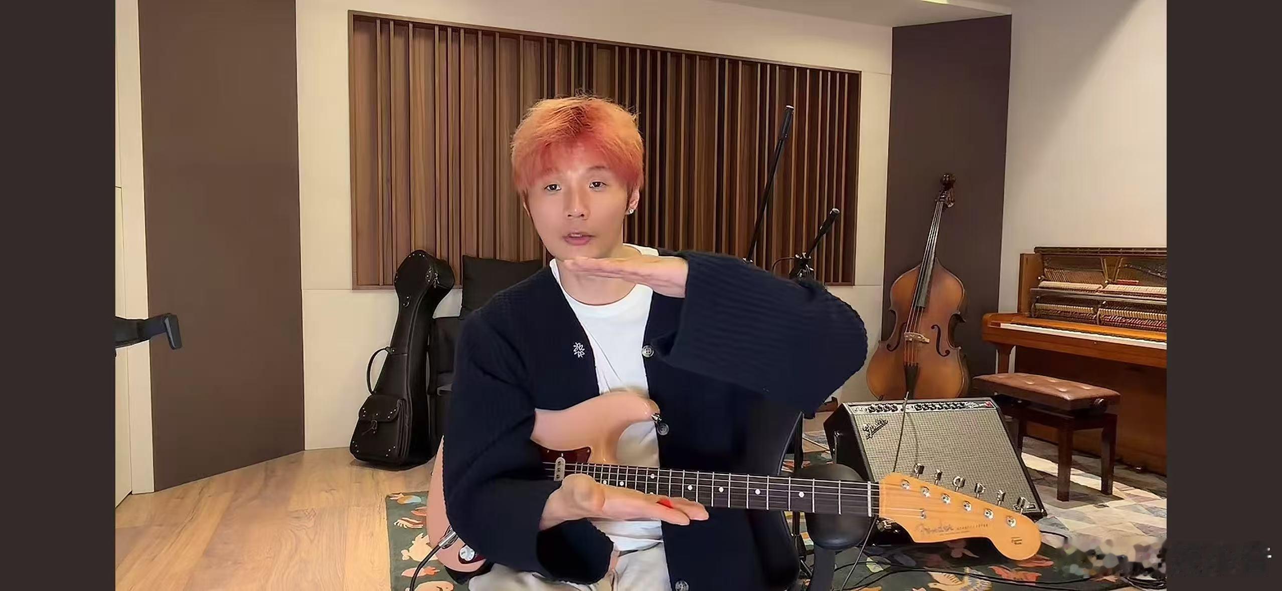 李荣浩这个事儿我得说说 听着阐述自己三年来与Fender一起制作这把琴的故事，感