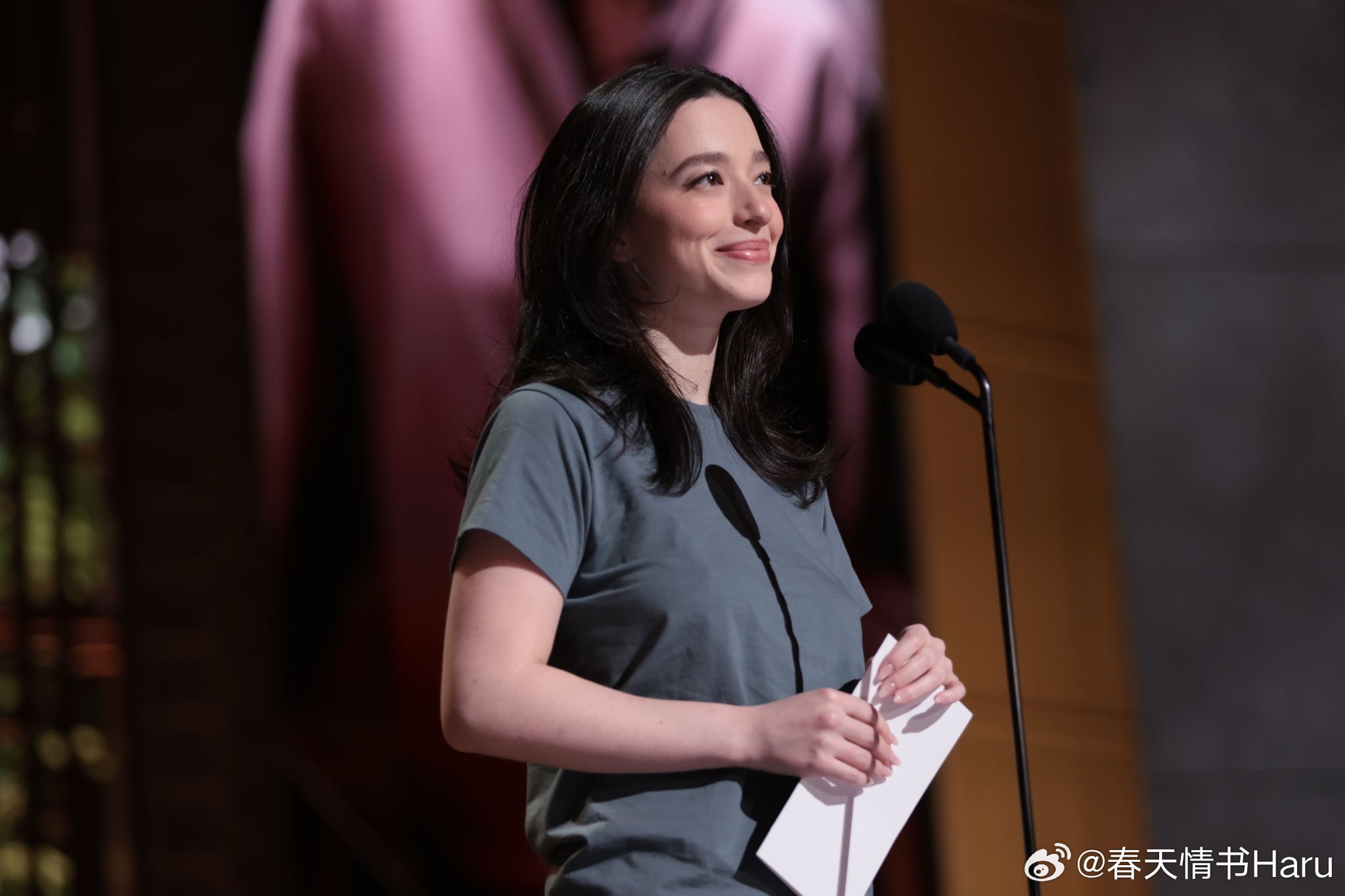 为明天的奥斯卡颁奖典礼彩排的米奇·麦迪森 