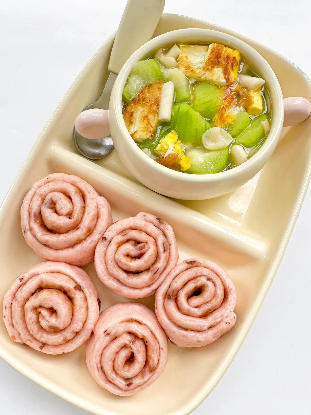 小朋友的早餐🌹玫瑰乳酪馒头卷🥒丝瓜煎蛋汤