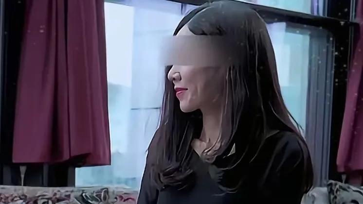 罗长丽，深圳女商人，前不久在纽约与NBA雄鹿队老板埃登斯发生关系，后罗长丽敲诈埃