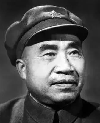 笑语解颐
        1942年7月10日，朱老总一行乘车视察南泥湾，午饭后