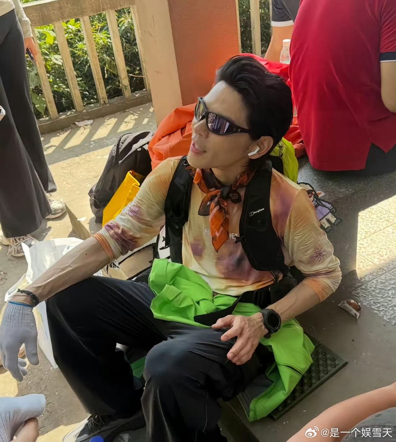 杭州偶遇向佐徒步捡垃圾🏞️杭州山野徒步之行，向佐不只是来登山，还默默清理山道上