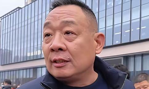 奉劝大家一句，千万不要被于东来给骗了，他表面上看着温和慈祥，像邻家大叔，其实内心