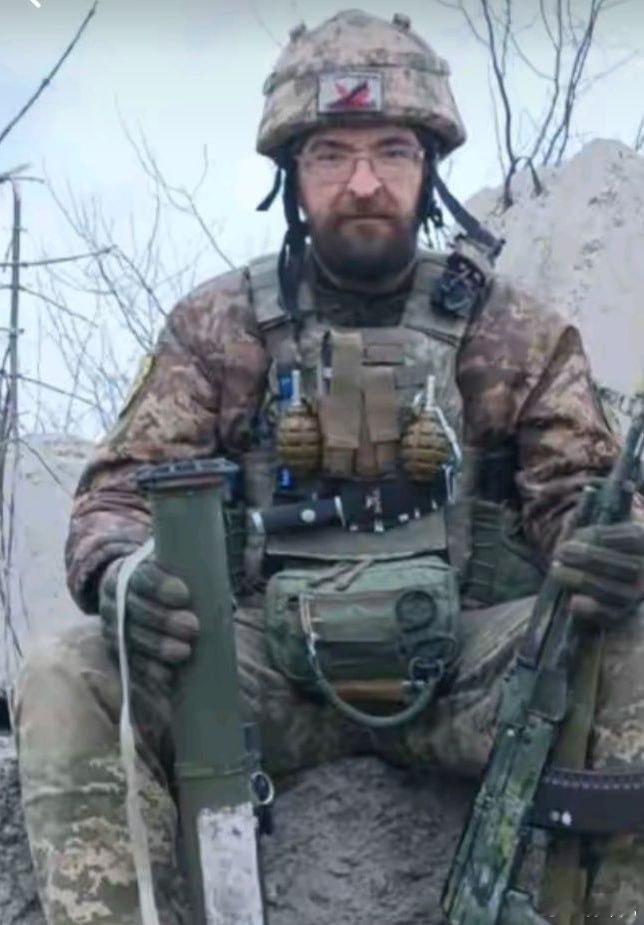 在赫尔松方向，乌克兰武装部队第126特种作战旅炮兵连指挥官丹尼斯·哈里托恩丘克上