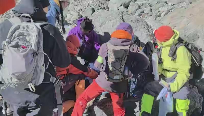 23岁硕士生徒步猝死事发地系封闭区域

 
23岁硕士研究生在川西田海子冰川徒步