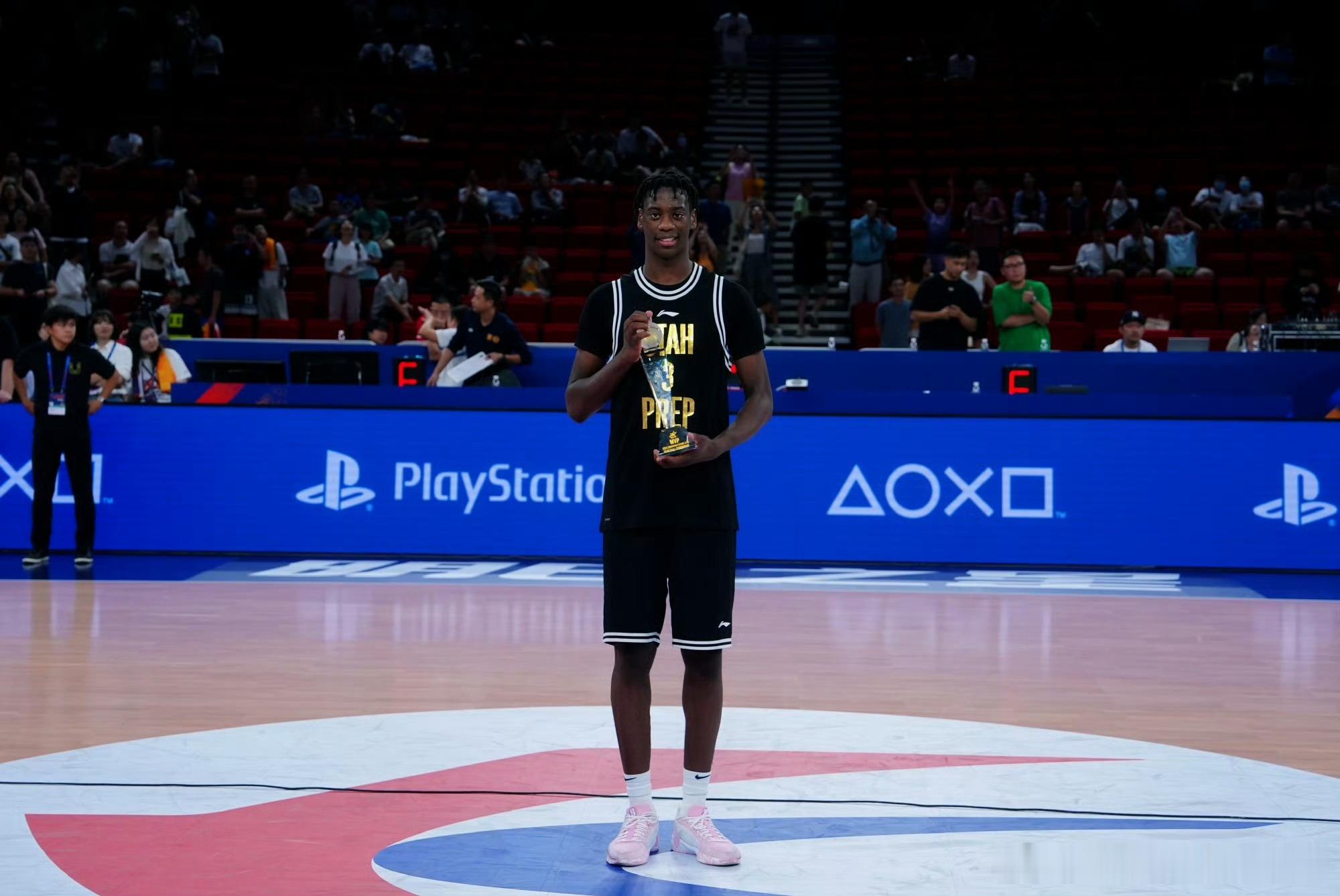 迪班萨当选NBA状元状元也来过中国！2024年，AJ迪班萨及其球队受邀，来到上海