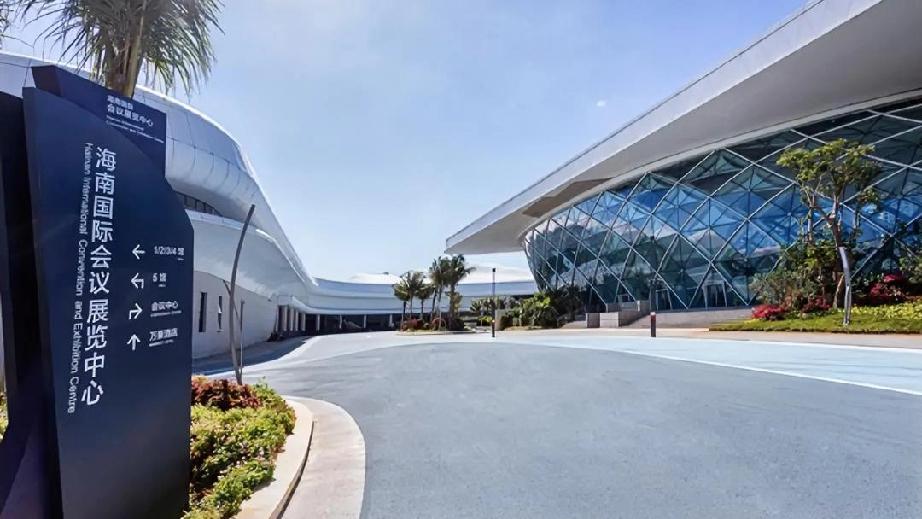 【消博会现场直击！老牛带你看看海南馆都有啥宝贝】老铁们，今天老牛去消博会逛了一圈