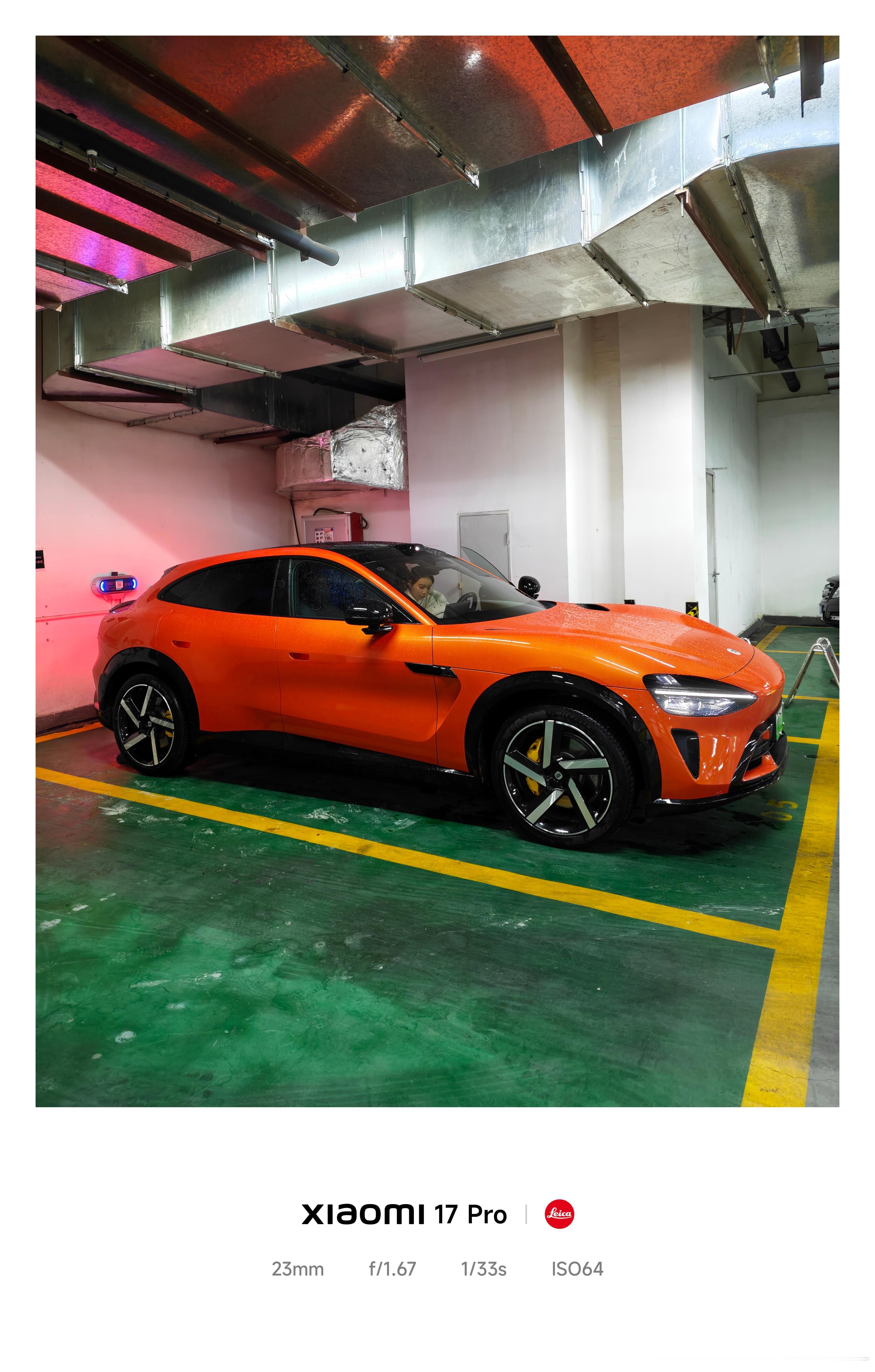 这次在西藏开的是小米YU7，我觉得橘色的车漆真的很适合藏区，非常的出片。接下来还