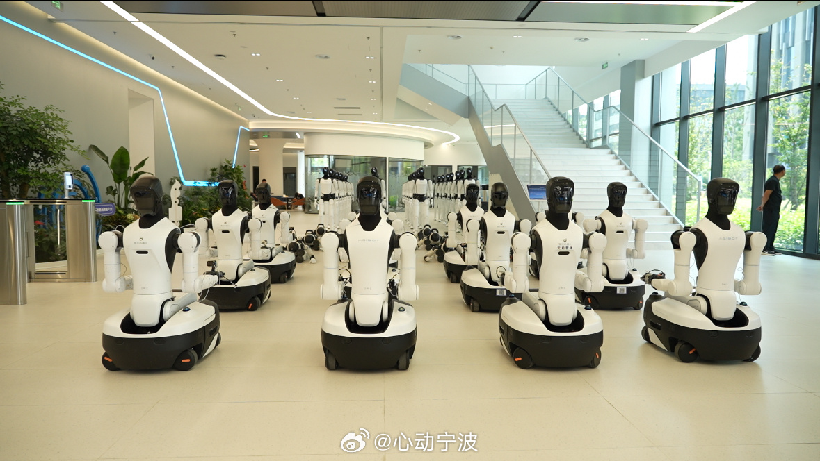 上海机器人量产突破15000台 6月28日，上海某具身智能企业第15,000台机