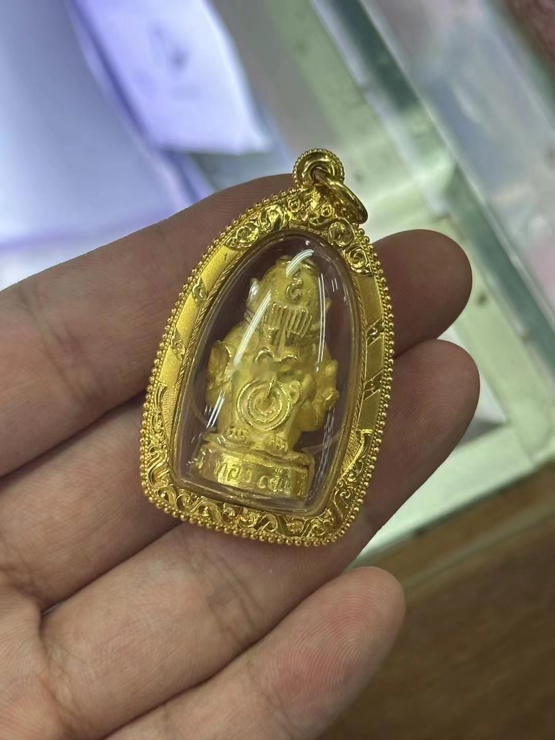 瓦三炮翠阿赞通纯金必打，带壳60多g。制作17尊，黄金价格功效佛牌