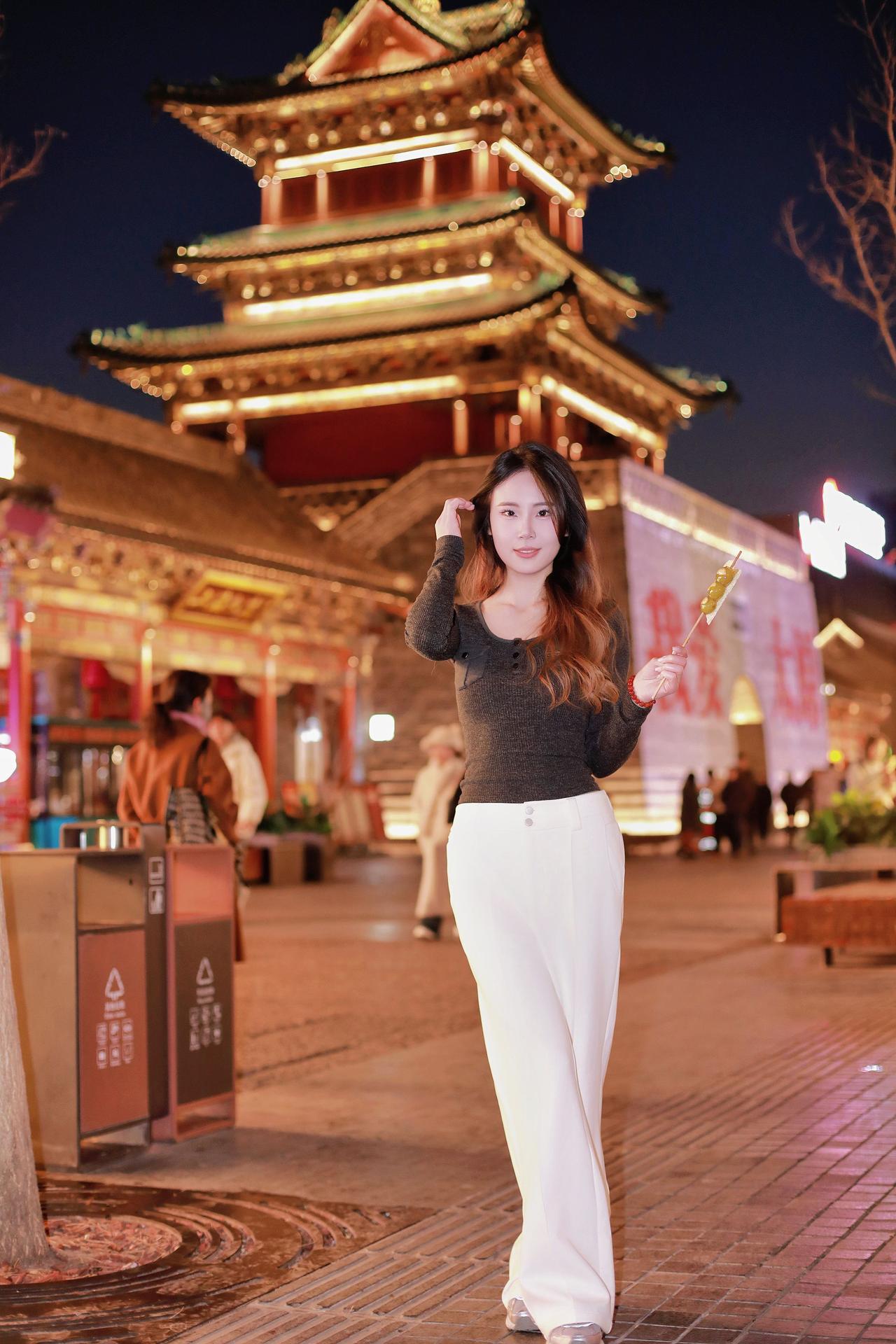 摄影约拍 太原约拍跟拍太原钟楼偶遇随拍刚拍的照片看一看夜景人像