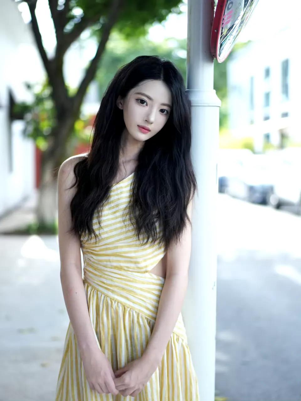许荔莎在社交平台说

“多的是你不知道的事”

还艾特了于丫头

不得不说

许