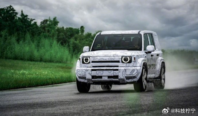 iCAR V27，震撼登场！迪拜全球首秀即将开启。8月1日，一场旗舰级体验盛宴，