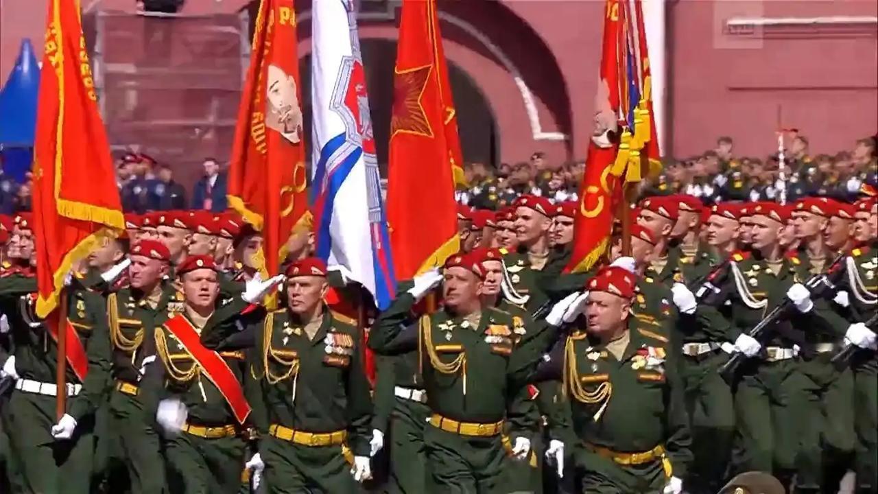 波兰这是铁了心要当反俄第一先锋！前两天华沙大阅兵，居然扯出1920年打败苏俄红军
