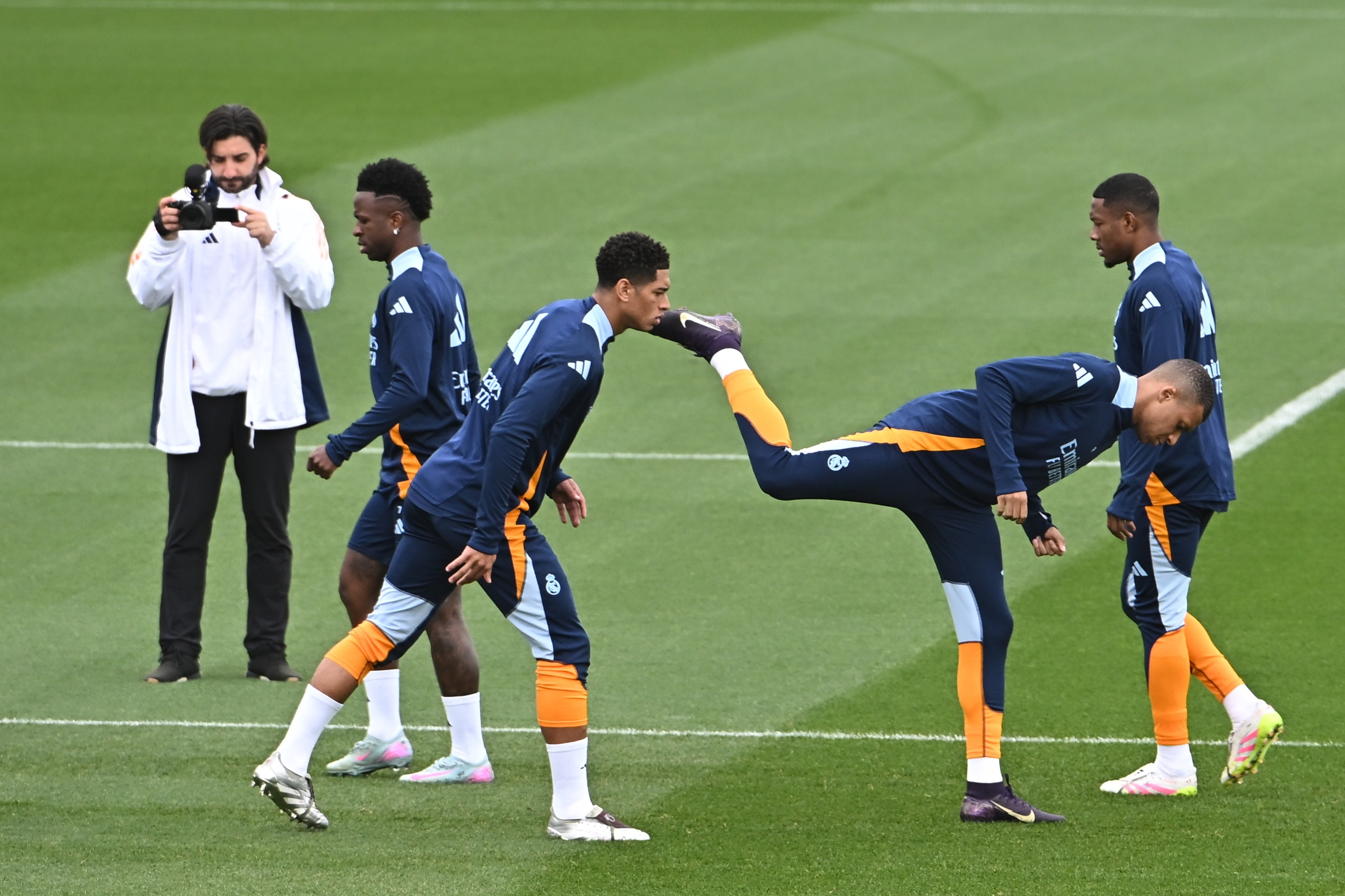 本泽马点破皇马关键问题   本泽马接受了《队报》的专访，其中他谈到了皇马目前存在