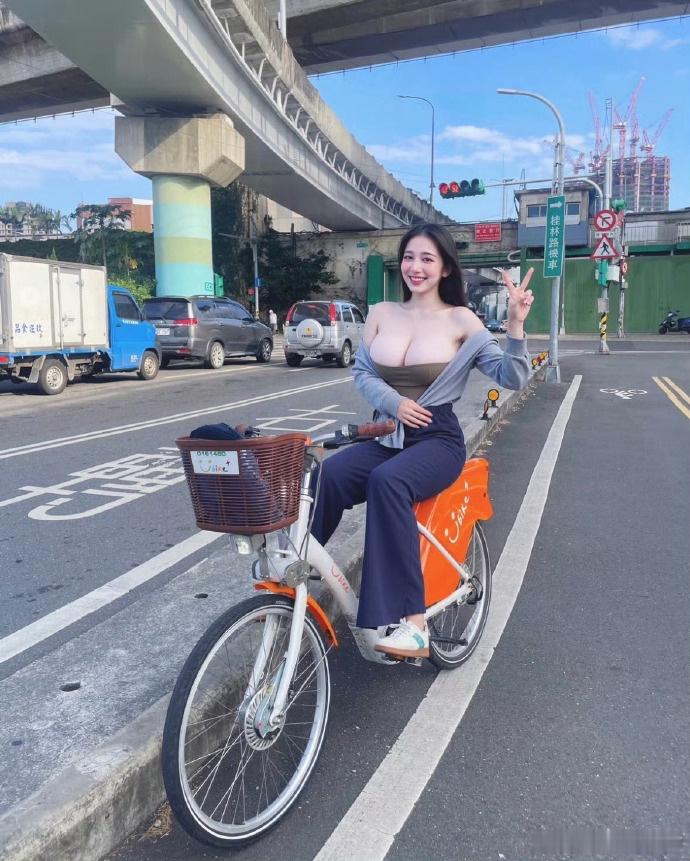 还是光通信，CPO光模块，光纤概念，存储芯片，半导体，pCB概念等领涨居前带动人