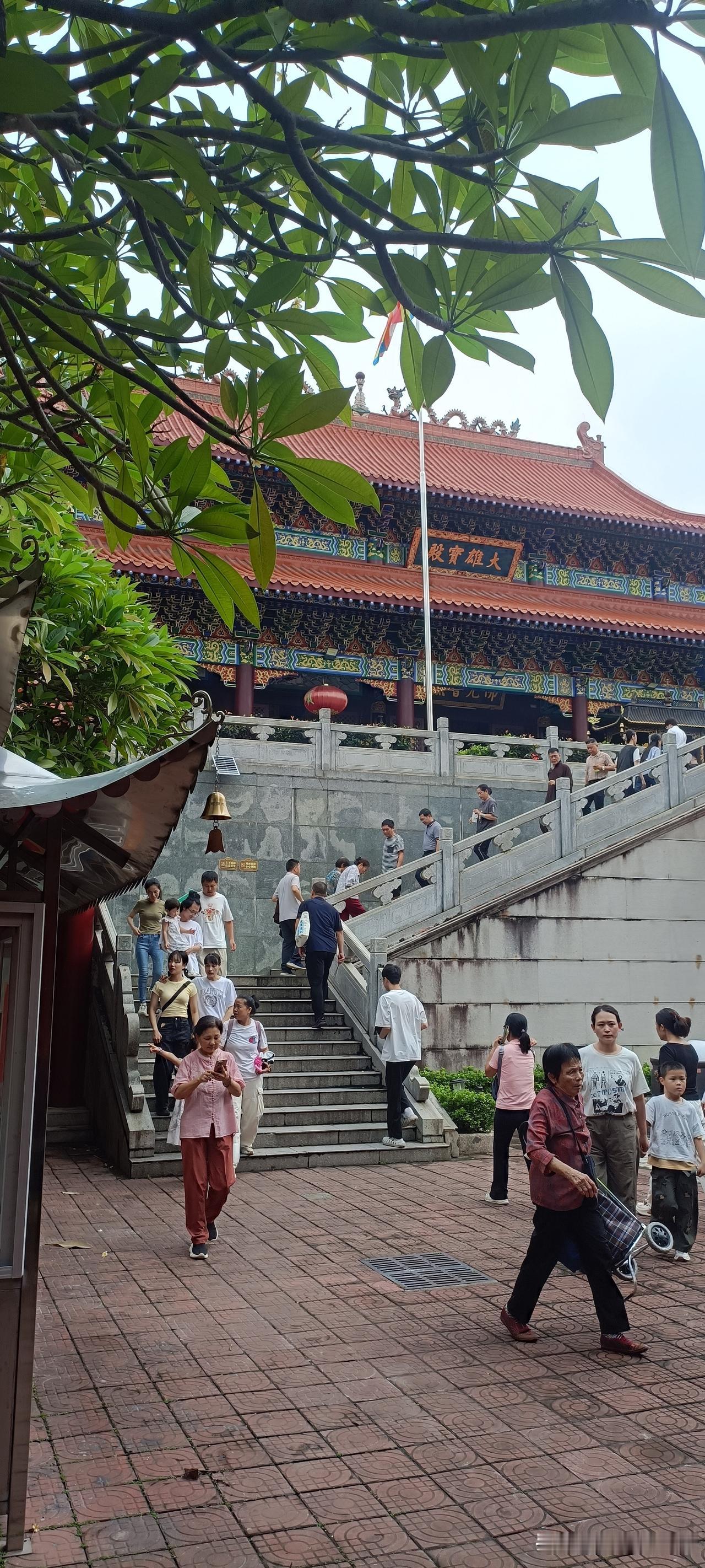 晒图笔记大赛今天天气不错，上香的人还挺多。愿今年风调雨顺，身体健康，心想事成，国