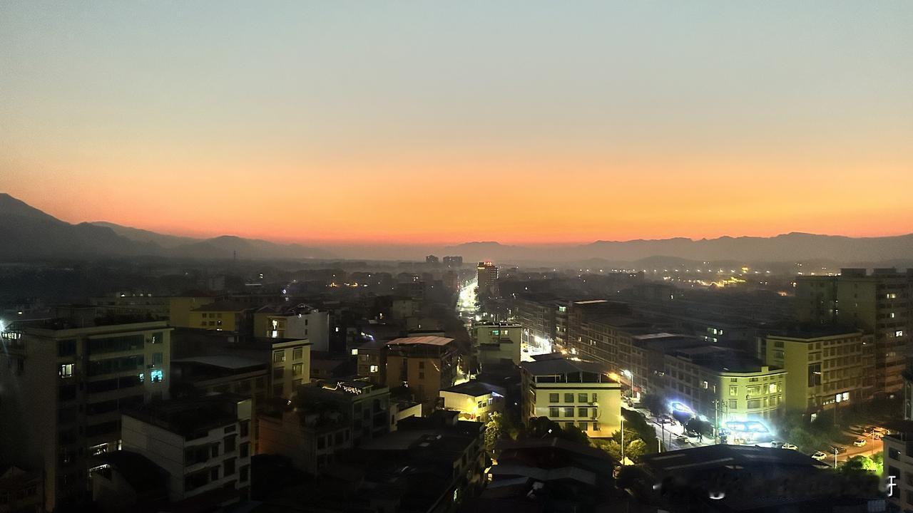 夕阳无限好
何须近黄昏
还有么有更好的来形容夕阳美