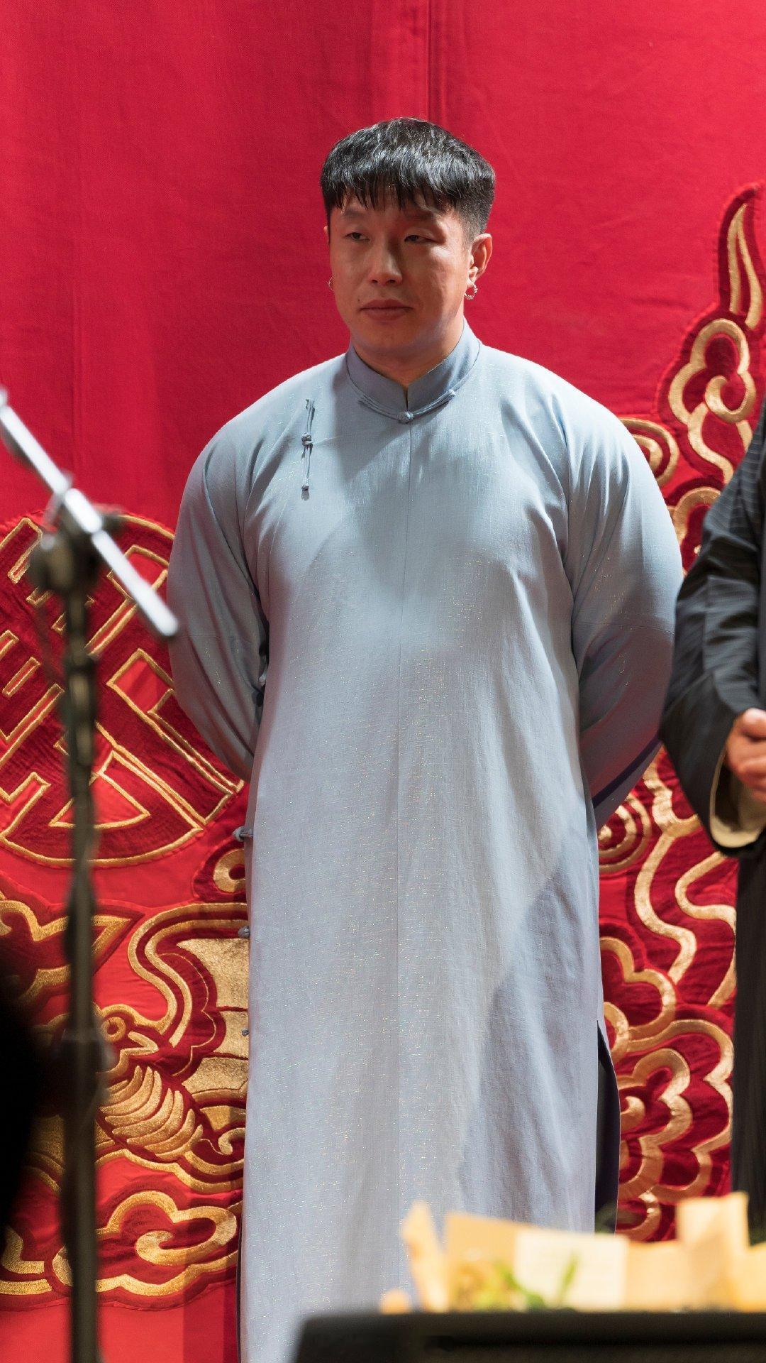 岳云鹏夸烧饼演技岳云鹏夸低智商犯罪烧饼演技 小岳岳在戏里跟烧饼斗嘴那段，那语速那