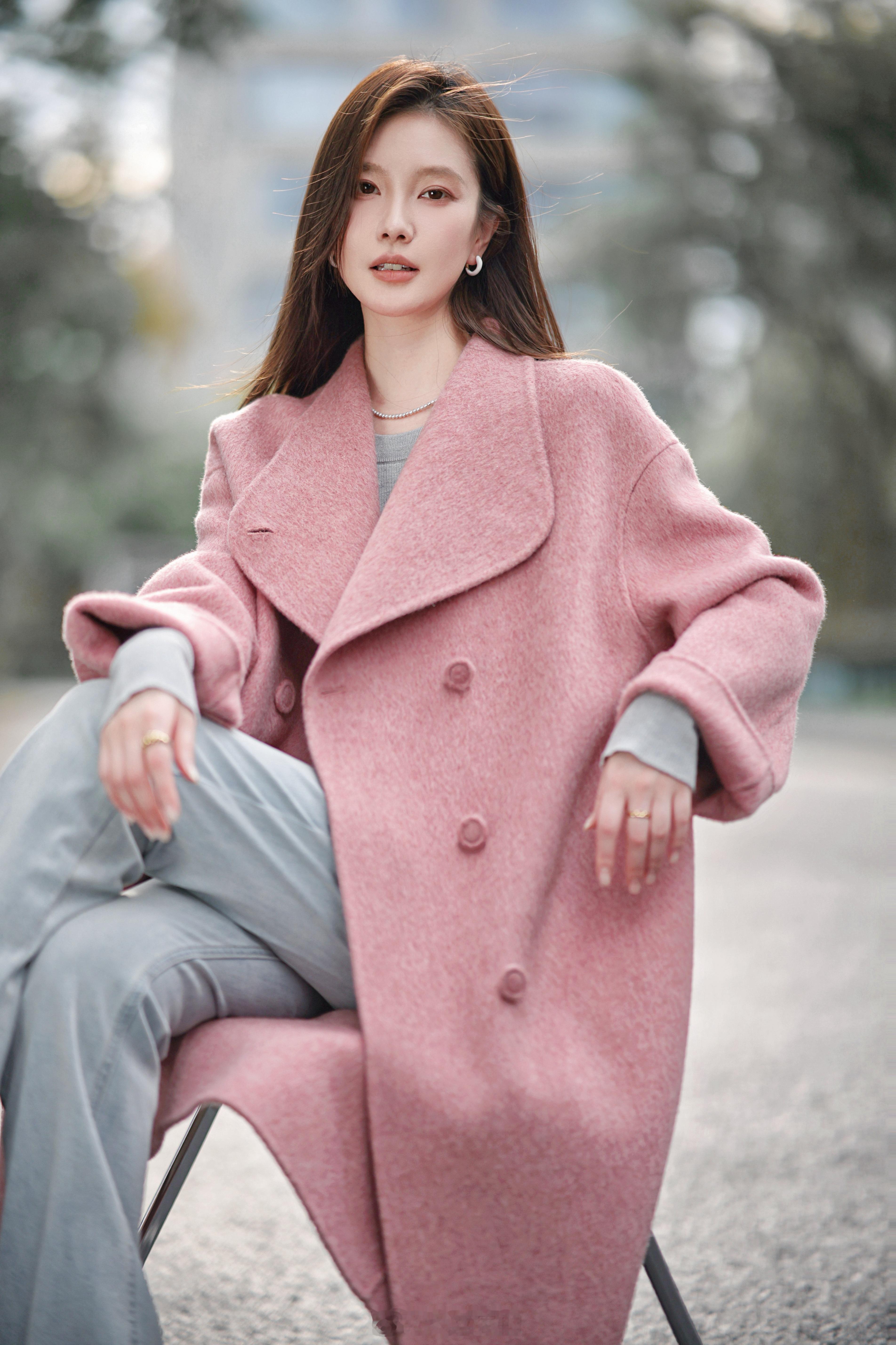 粉色真香定律哈哈哈🎀领口可立可翻 温柔与气质并存啦！ ​​​