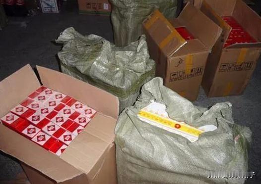 “真成冤大头了？”江苏徐州，一男子为小舅子送结婚用的喜烟，却没想到在高速路上被烟
