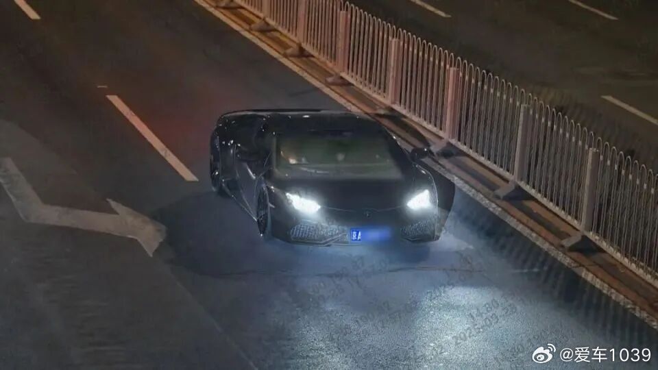 【兰博基尼深夜北京街头制造巨大噪音！竟是这样一帮人在胡闹，北京警方：拘了！ 】夜