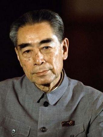 今天看了邓在军的一段访谈式的资料：她们夫妇相识的时候，周总理曾告诫说，不要把国家