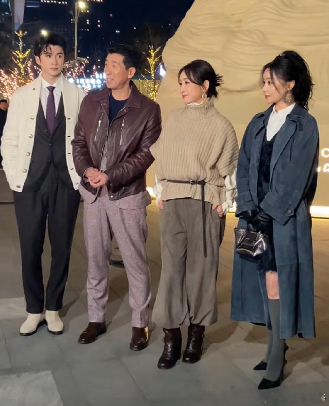 昨晚秦海璐王千源张云龙袁姗姗同框，出席Brunello Cucinello圣诞亮