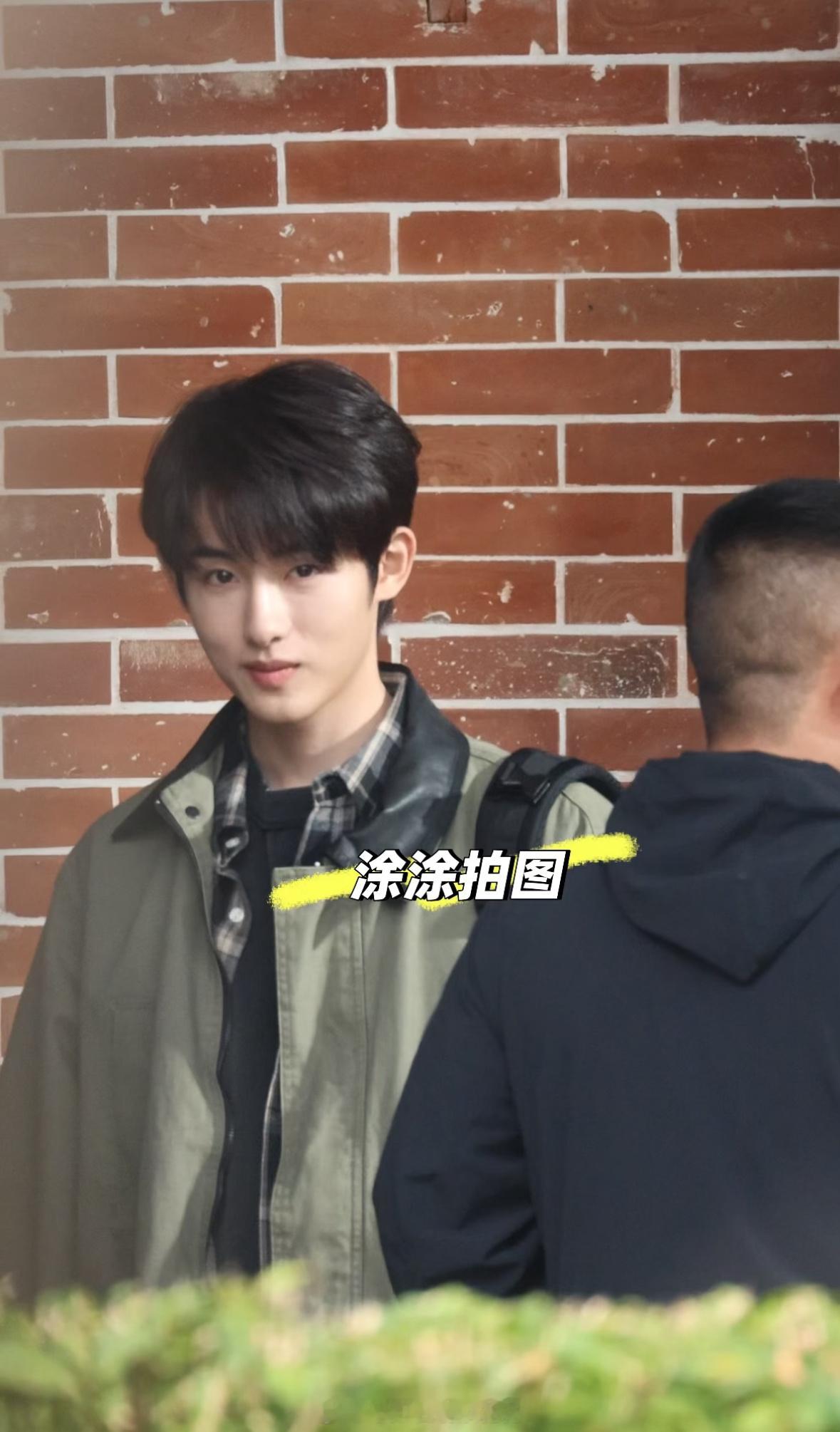 杨超越董思成新剧首套妆造杨超越董思成今天是太阳雨造型路透旗鼓相当的颜值 