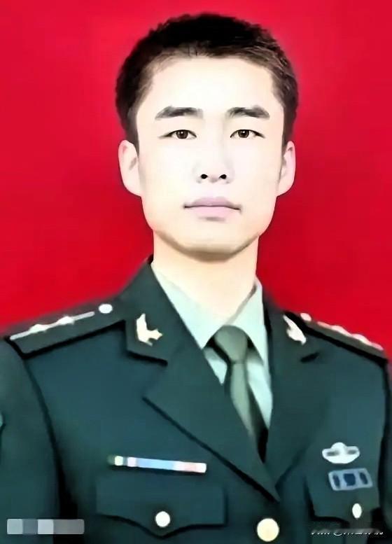 2012年，山东一名军人请假回家，但迟迟不见归队，上级领导打过去电话询问，三岁的