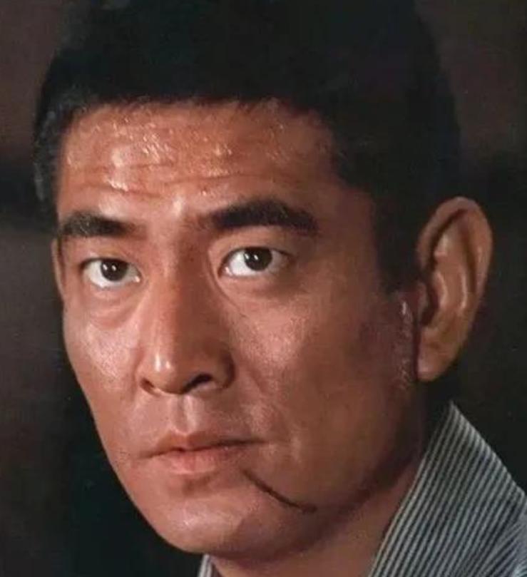 2014年，日本演员高仓健去世，无儿无女，将40亿遗产留给保姆。亲妹妹要求继承时