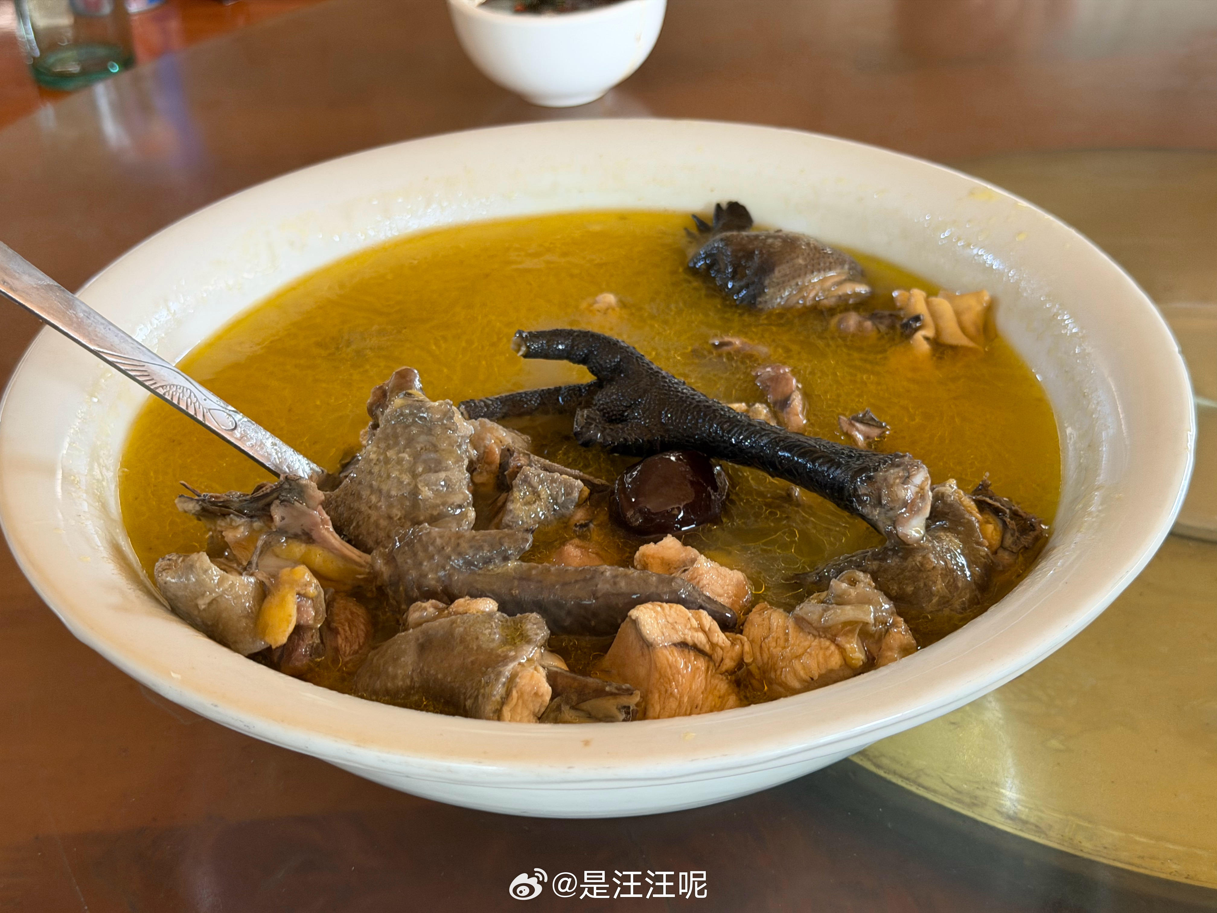 等了一个小时的鸡汤，太太太香了 西双版纳