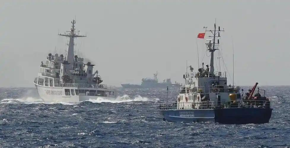 6月20日，黄岩岛险些擦枪走火？

菲媒突然放出现场视频，四艘中国军舰与菲海军舰