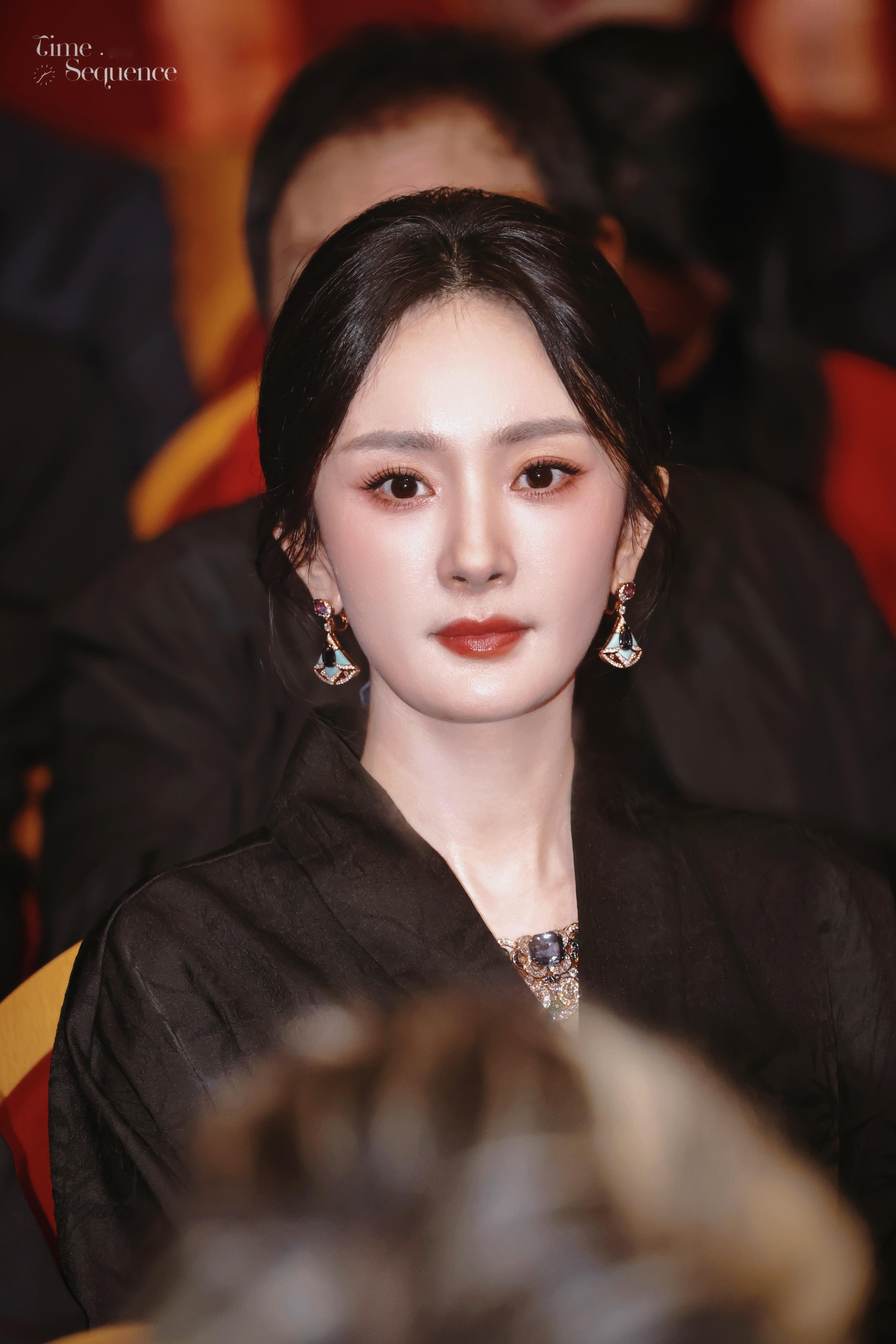 杨幂蓝盈莹我的好闺蜜们又聊上了杨幂[超话]在复制粘贴的时代，你是手写的诗[鲜花]